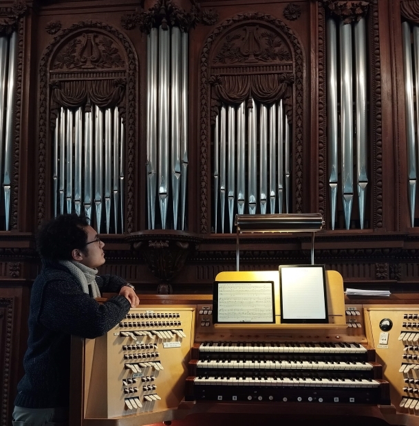 Giovanni Panzeca all'organo "Ziegler-Heberlein" 1967 del tempio di Le Locle